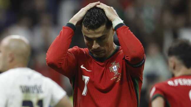   [VIDEO] Cristiano Ronaldo erró un decisivo penal para adelantar a Portugal ante Eslovenia 