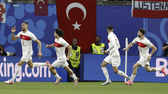   [VIDEO] Demiral anotó la ventaja temprana de Turquía ante Austria en los octavos de la Euro 