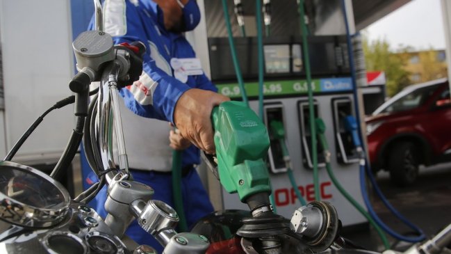   Baja el precio de las bencinas, sube el del diésel 