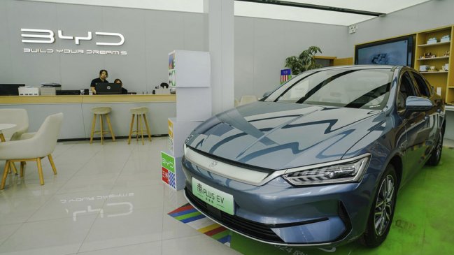   Europa impone aranceles provisionales de hasta 37,6% a vehículos eléctricos chinos 