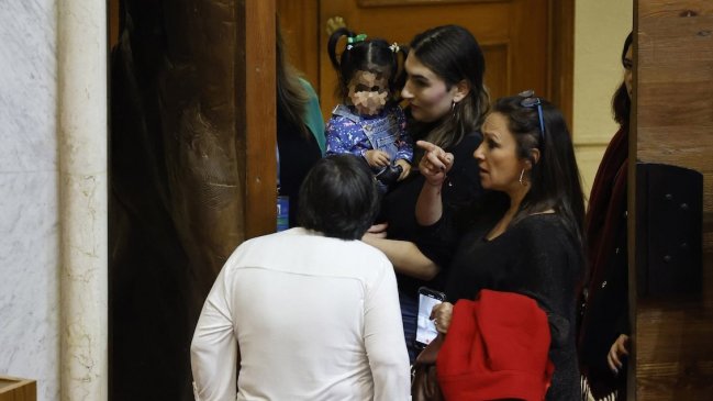   Diputada del Frente Amplio fue impedida de ingresar con su hija al hemiciclo 