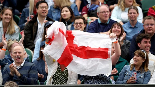 [VIDEO] Público de Wimbledon festejó paso de Inglaterra a semifinales de la Eurocopa