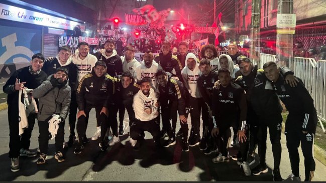 Colo Colo tuvo apoyo masivo antes del partido contra Santa Cruz