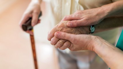   Piensa en Grandes: Estándares de calidad en atención domiciliaria para personas mayores 