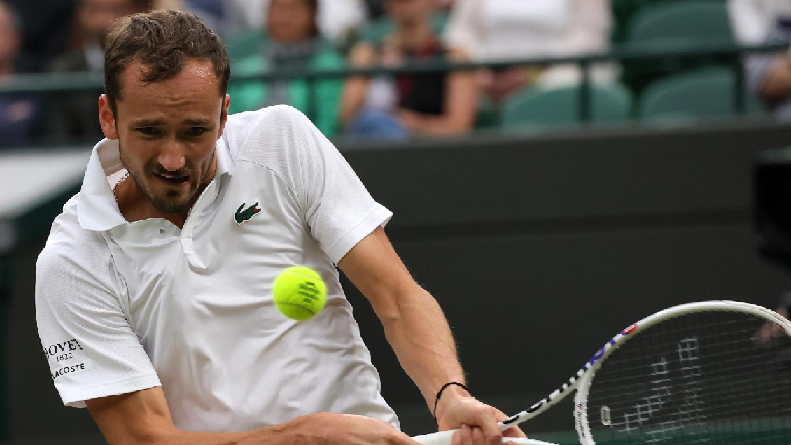 Medvedev avanzó por lesión de Dimitrov y se convirtió en rival de Sinner en cuartos de Wimbledon