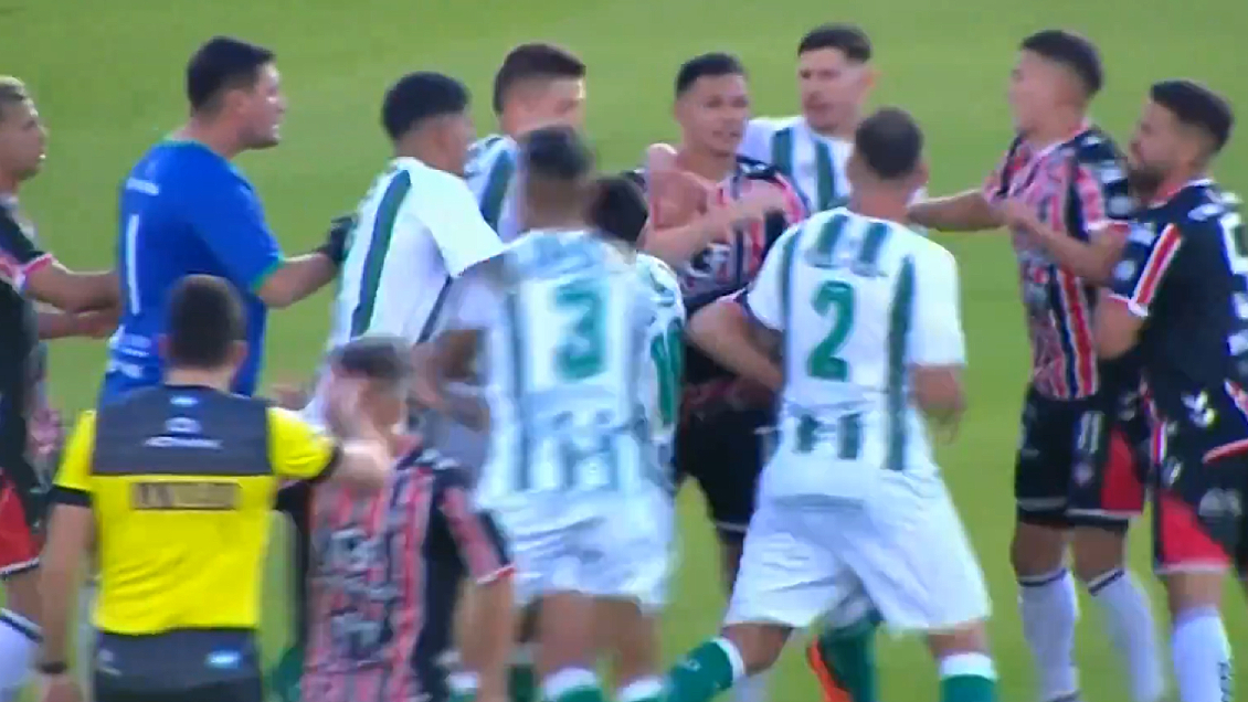 [VIDEO] Arquero ejecutó su penal como Messi ante Ecuador y se ganó una dura reprimenda