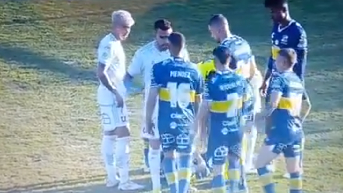 [VIDEO] Kevin Méndez hizo enojar a Matías Zaldivia con este gesto