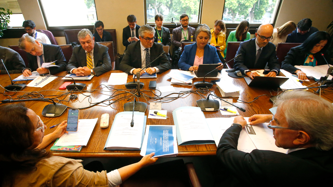 Pensiones: Comisión de expertos entregó su informe al Senado