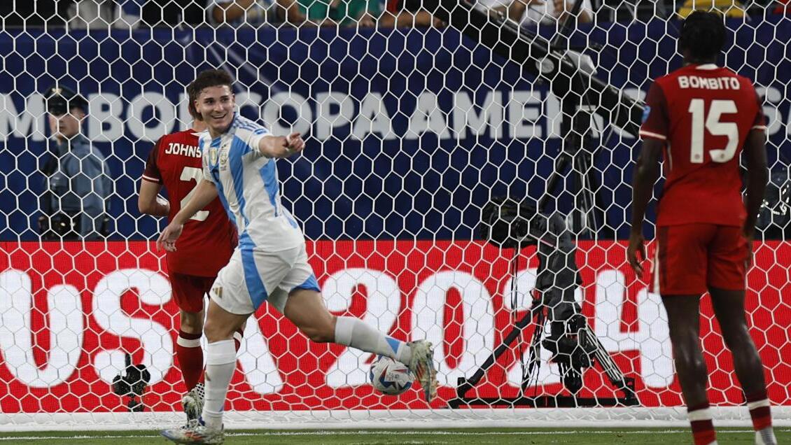 [VIDEO] Julián Alvarez no perdonó en el área y abrió la cuenta ante Canadá