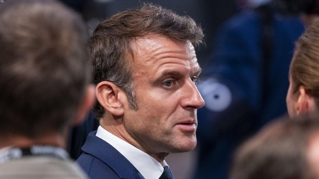   Macron indigna a la izquierda al postergar la formación de un nuevo gobierno 