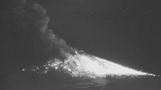   Explosión en volcán Villarrica: Columna de gases y ceniza superó los 600 metros 