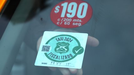  Carabineros fiscalizó y entregó sellos a taxis en Estación Central  