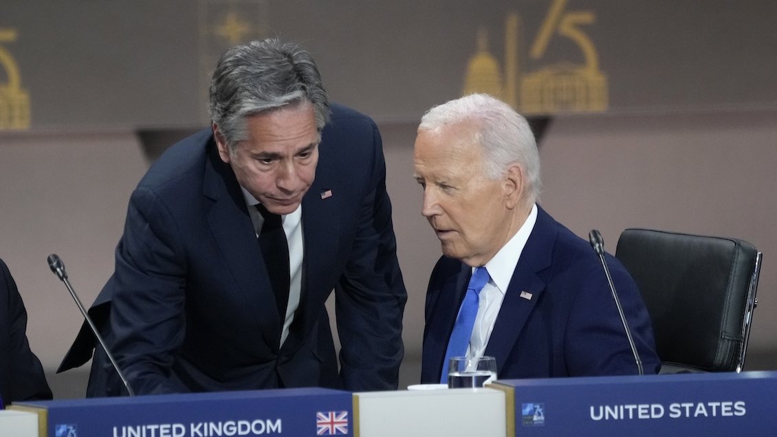 Asesores de Biden buscan convencerlo para que se retire de la carrera presidencial