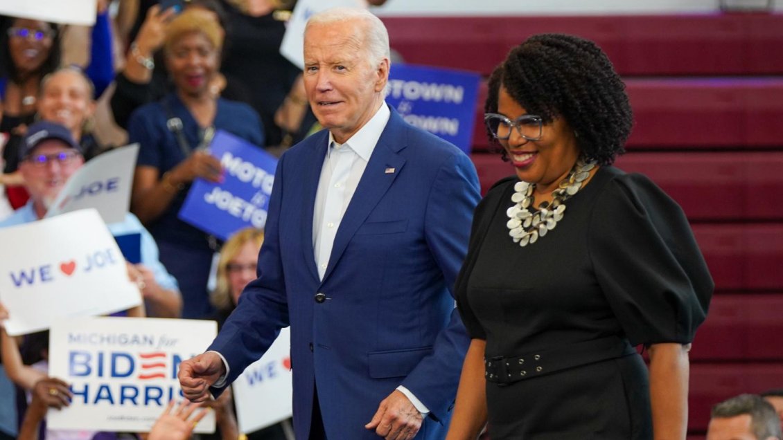 Biden condena el atentado contra Trump y se alegra de que esté bien