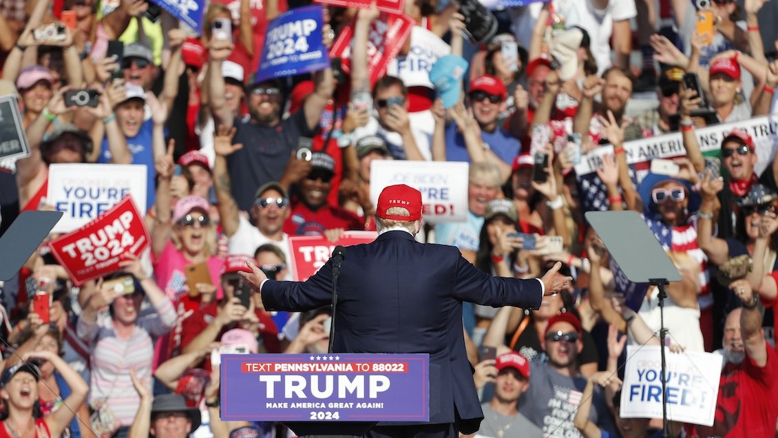 Bombero de 50 años y padre de familia: La víctima del atentado a Trump