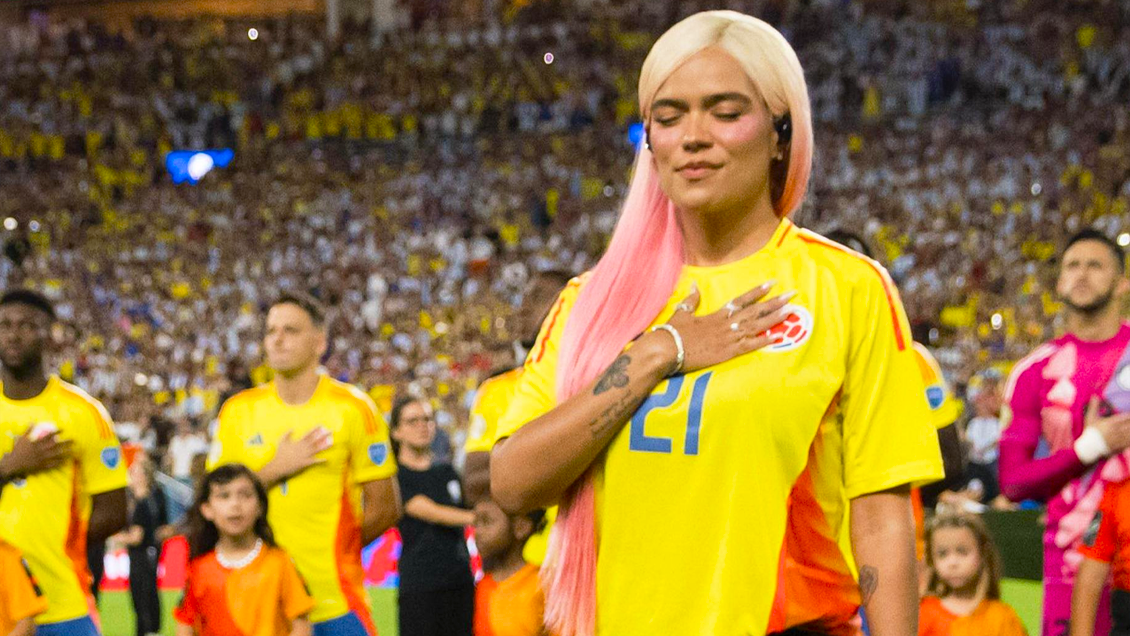 [VIDEOS] Karol G y Abel Pintos interpretaron los himnos en la final de Copa América 2024