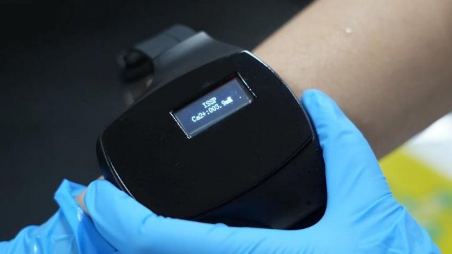   Nuevo reloj de pulsera monitorea salud en tiempo real a través del sudor 