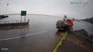 No frenó: Camión siguió de largo y cayó al mar en caleta de Puerto Montt