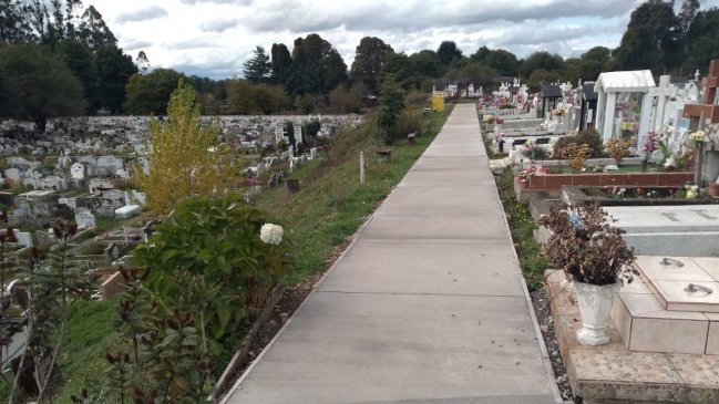  Investigan hallazgo de osamentas antiguas en cementerio de Los Lagos  