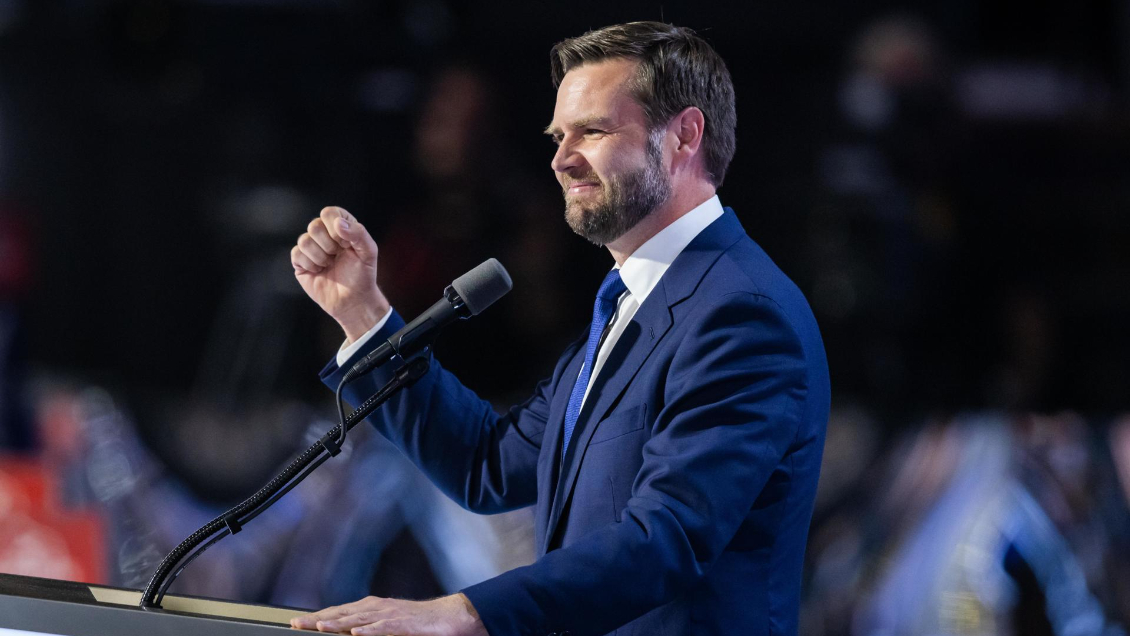 Vance rinde pleitesía a Trump y afirma en su primer discurso que están unidos para ganar