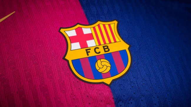   [VIDEO] FC Barcelona presentó su nueva camiseta con Ronaldinho como protagonista 