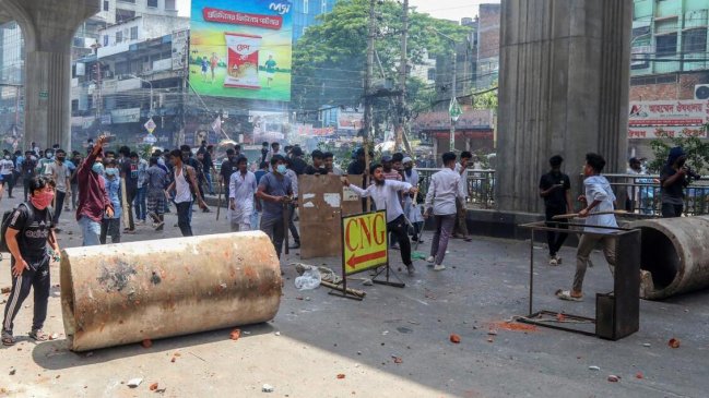  Más de cien muertos han dejado las protestas estudiantiles en Bangladesh  