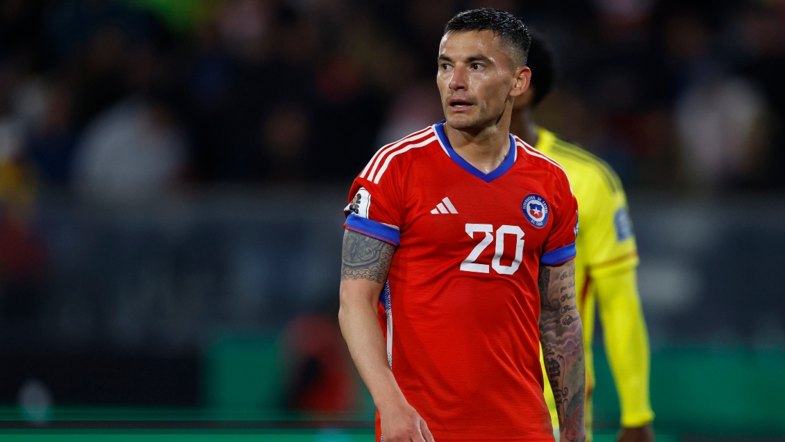 Inter de Porto Alegre analiza dar vía libre a la salida de Aránguiz a la U