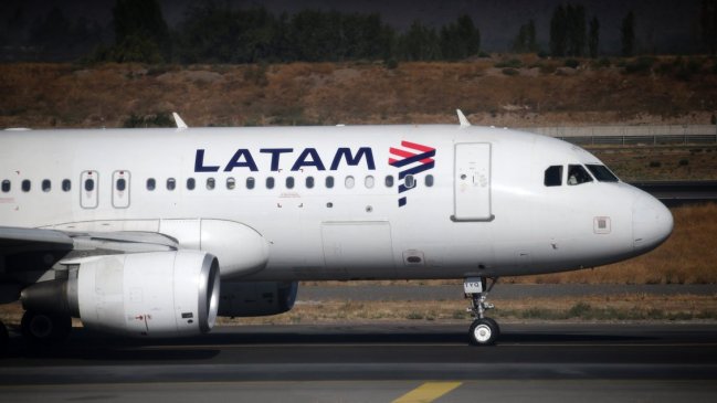   Avión con destino a Chile debió regresar a Asunción por impacto de un ave 