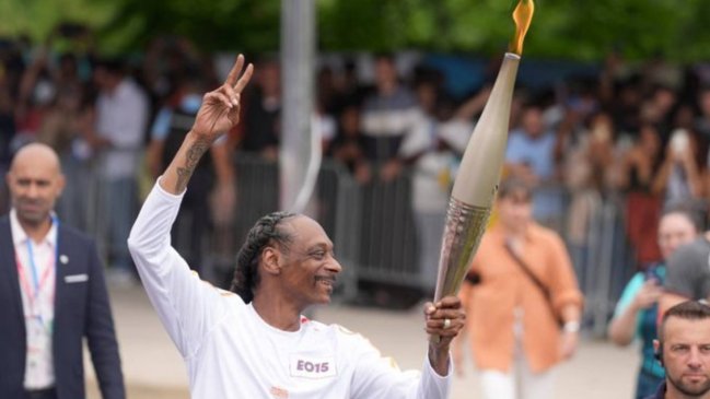   [VIDEO] Con bailecito incluido: Snoop Dogg portó la antorcha olímpica 