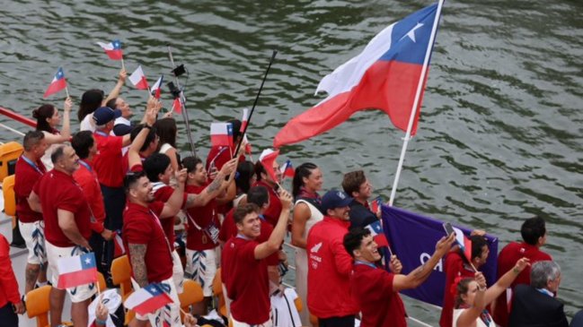   ¡Orgullo total! El Team Chile desfiló por el Río Sena en la inauguración de París 2024 