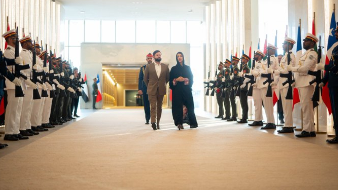 Boric llegó a Emiratos Árabes Unidos en su primera visita oficial a Medio Oriente