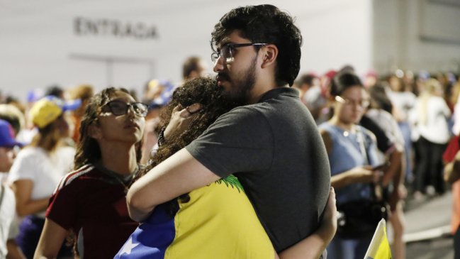 Desconcierto: Oposición dice que logró 70% de votos, pero Maduro se proclamó ganador