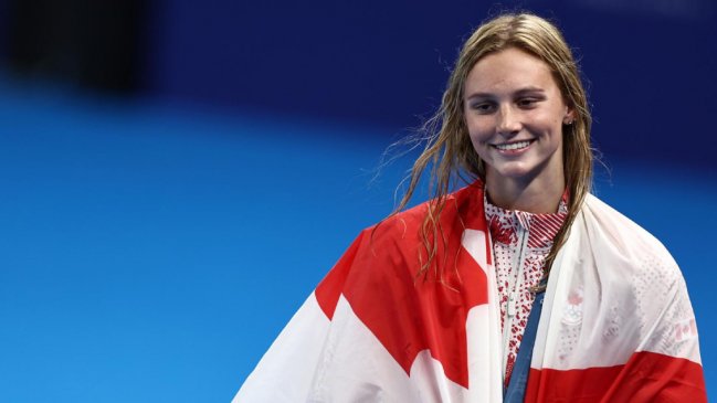 París 2024: Canadiense Summer McIntosh celebró inapelable oro en los 400 metros combinados