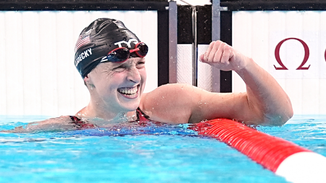   Ledecky igualó registro como la nadadora con más oros e impuso nuevo récord olímpico 