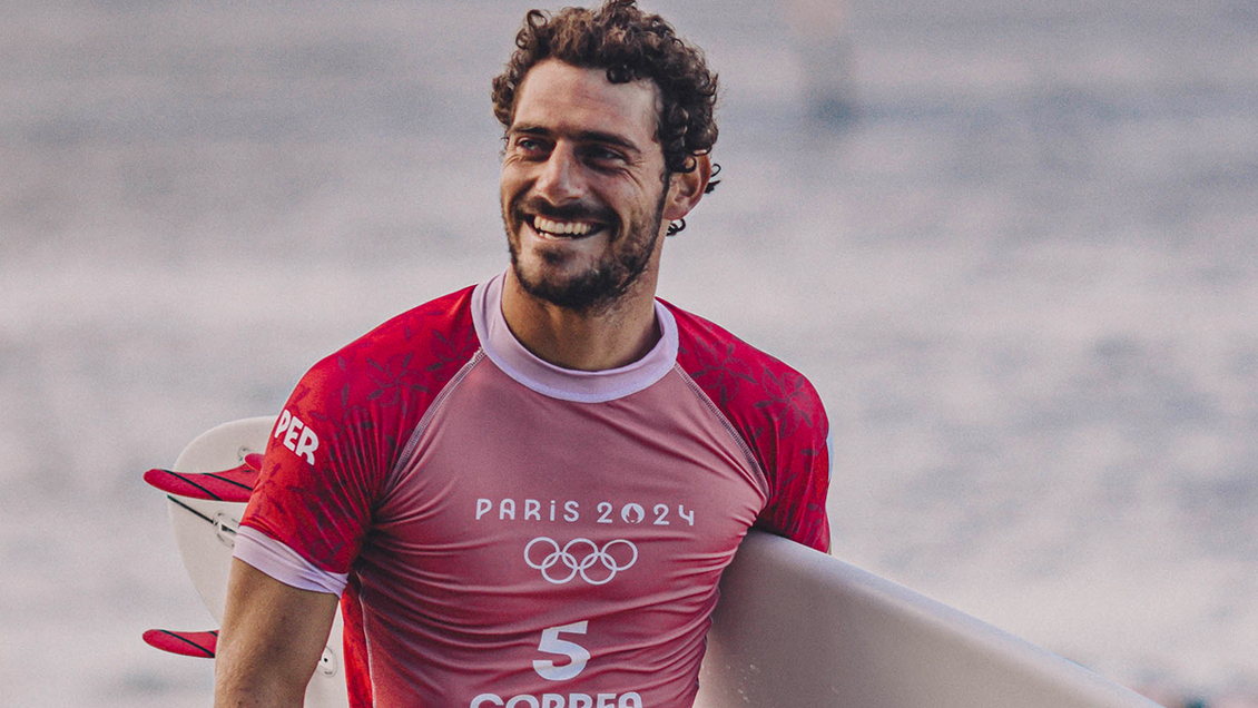 Alonso Correa ilusiona a Perú con medalla tras avanzar a semifinales del surf en París 2024