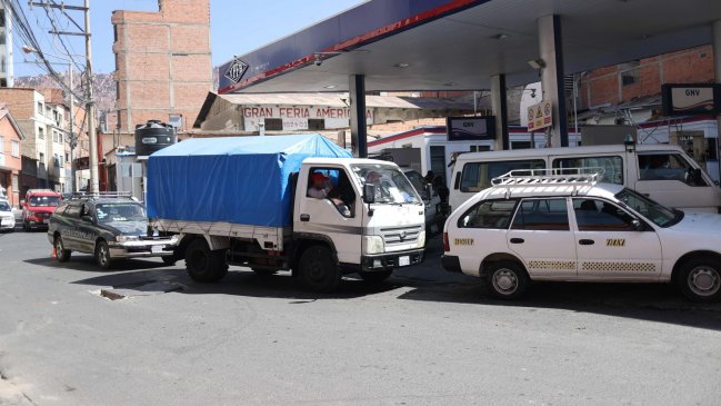   Escasez de combustible en Bolivia: Arce pide a Boric acelerar descarga de buques rusos en Arica 