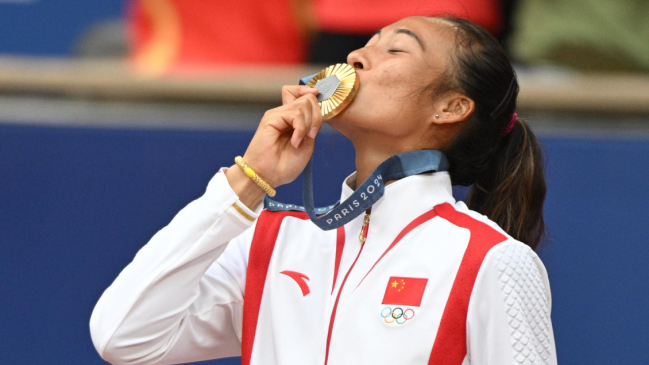 Zheng Qinwen se coronó campeona olímpica del tenis femenino en París 2024
