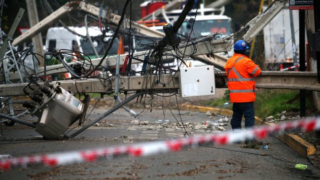 Alcaldes ponen en duda las cifras de clientes sin luz entregadas por Enel