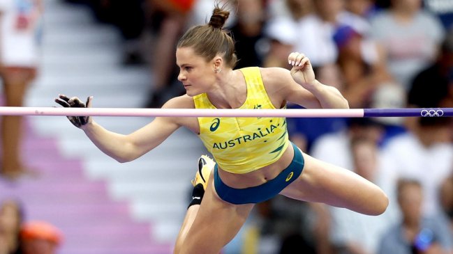 Australiana Nina Kennedy conquistó el oro en el salto con garrocha