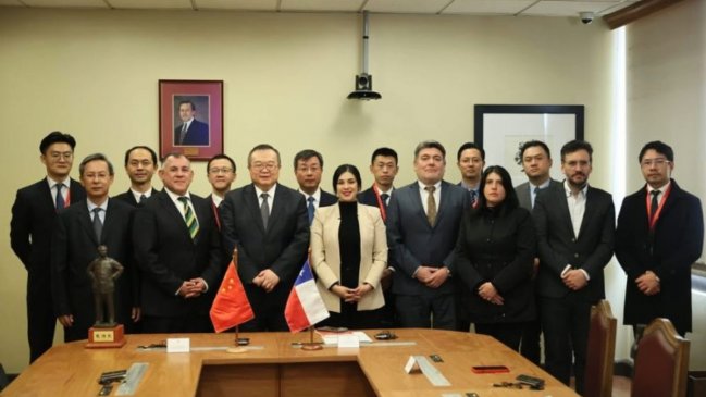 Diputados chilenos y diplomáticos chinos refuerzan vínculos bilaterales en visita a la Cámara