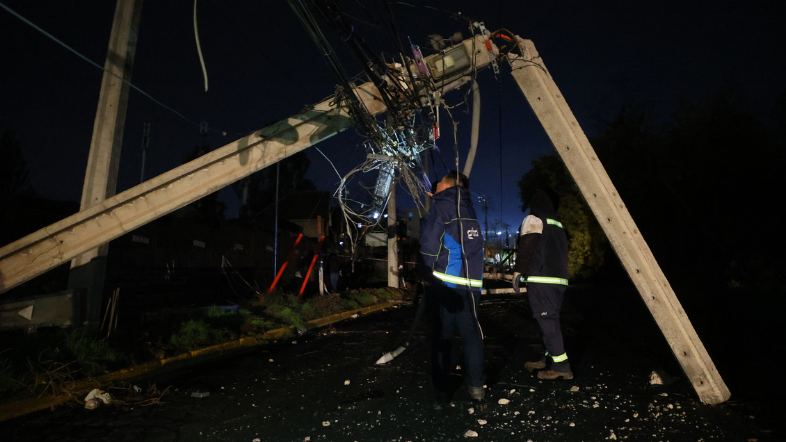 La Araucanía y Los Ríos esperan restablecer el suministro eléctrico este fin de semana