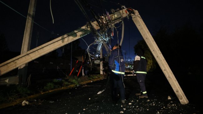 La Araucanía y Los Ríos esperan restablecer el suministro eléctrico este fin de semana