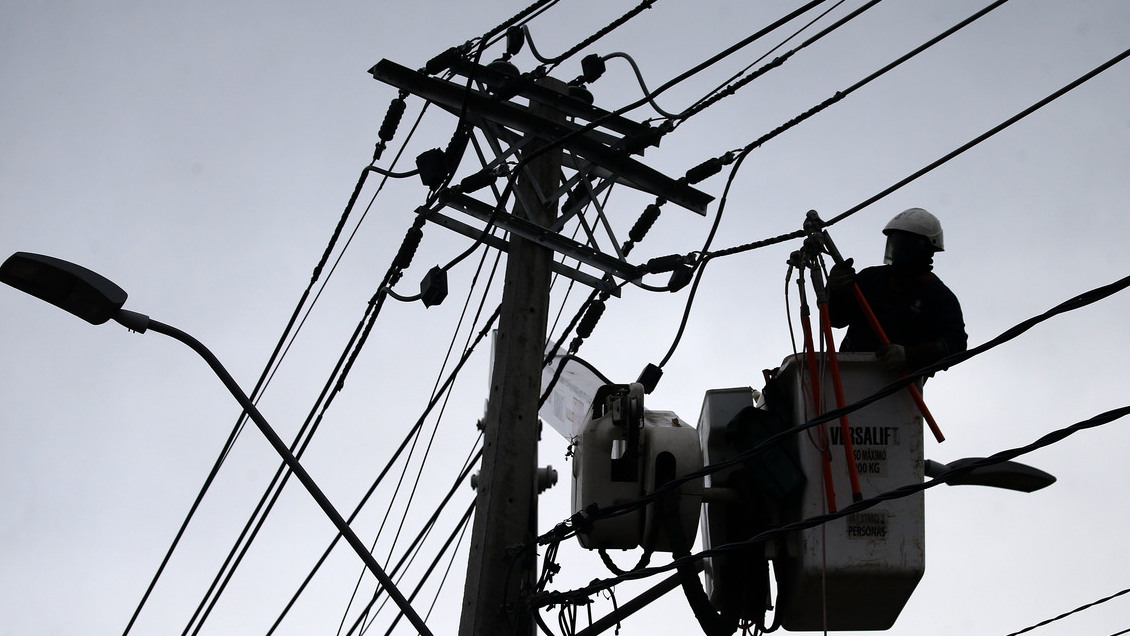 SEC: Enel tiene 72 horas para reponer electricidad en todos los hogares afectados