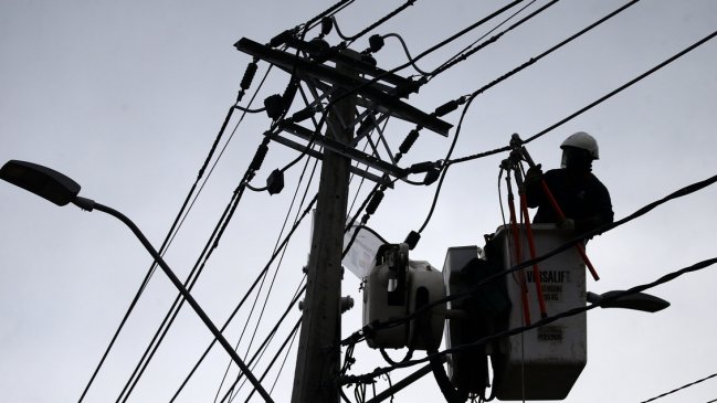 SEC: Enel tiene 72 horas para reponer electricidad en todos los hogares afectados