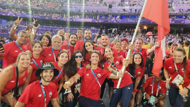 [VIDEO] El paso de los abanderados Fernanda Aguirre y Clemente Seguel en el cierre de París 2024