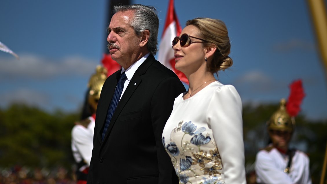 Fernández niega acusaciones de su exesposa: 