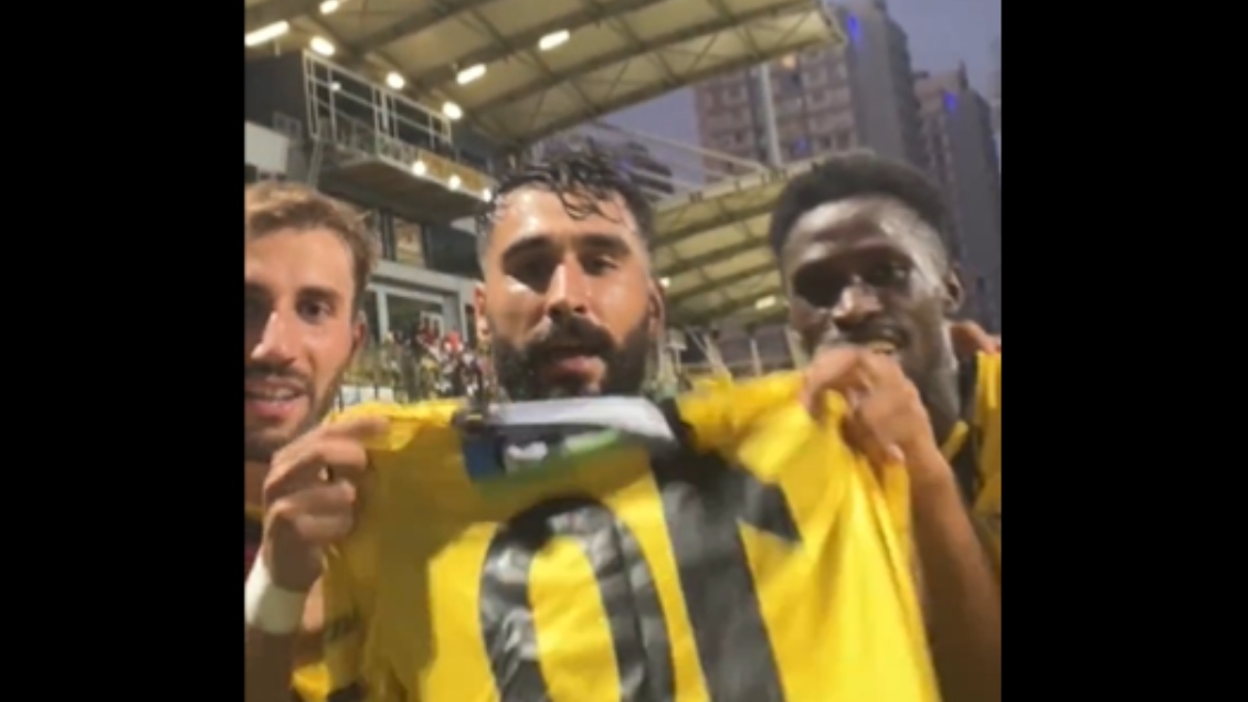 [VIDEO] Jugadores turcos llamaron a compañero con cáncer para celebrar un gol con él