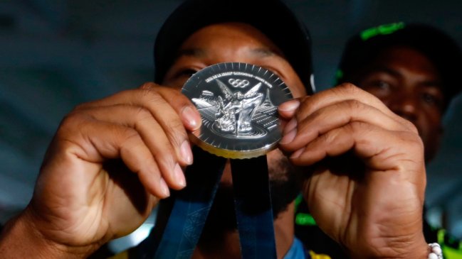 Aplicaciones chinas de comercio se llenaron de réplicas de medallas de París 2024