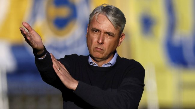 Arbitro denunció discusión intencional provocada por Tiago Nunes con jugador de Everton