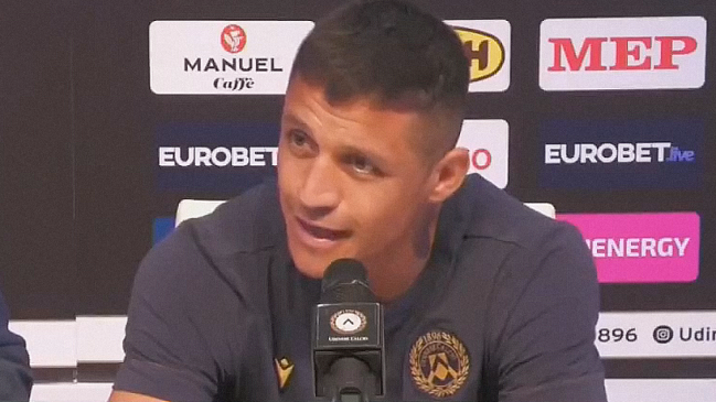 [VIDEO] En perfecto italiano: Alexis Sánchez atendió su primera conferencia en retorno a Udinese